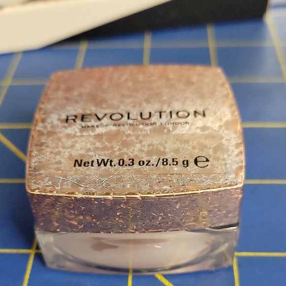 Revolution Jelly Highlighter Gelee Illuminatrice Monumental 8.5g New - Picture 1 of 3